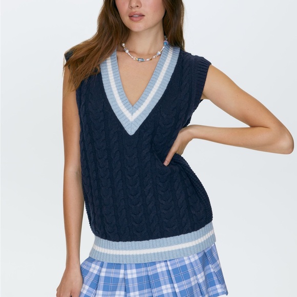 aritzia sunday best sweater vest - Picture 4 of 4